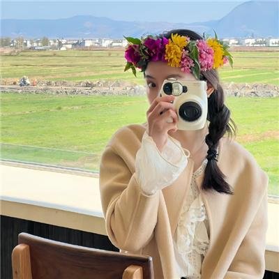 娇憨女郎